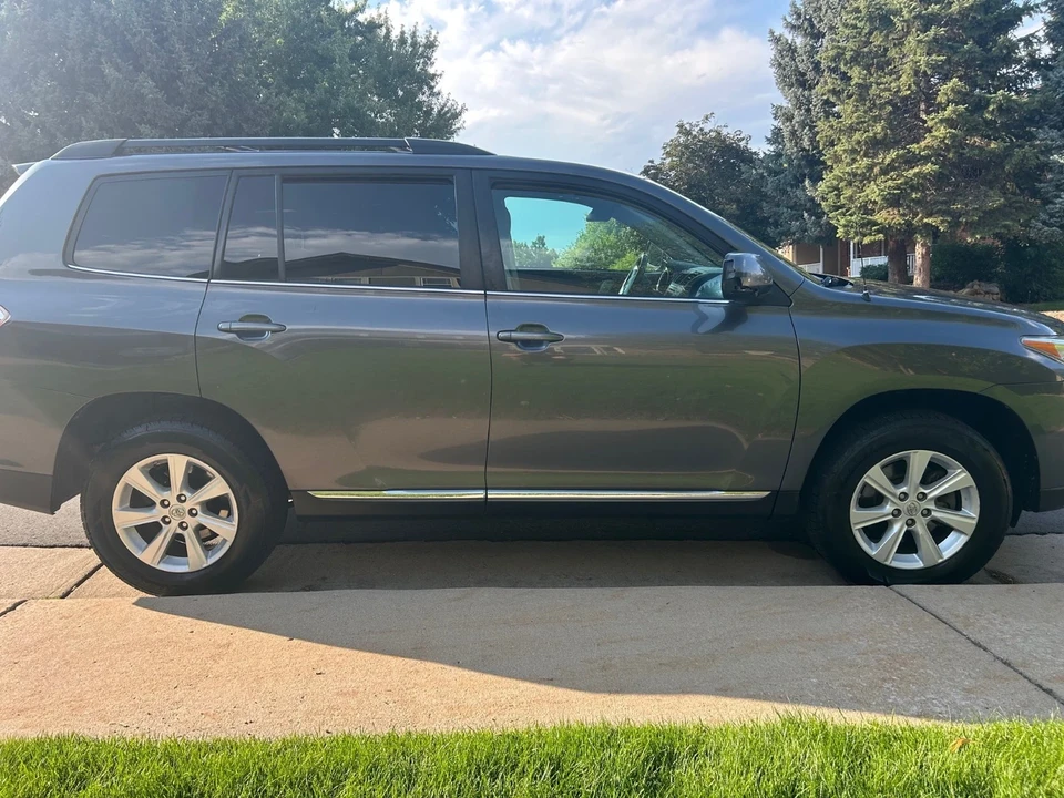 2011 Toyota Highlander - Image 3 of 18