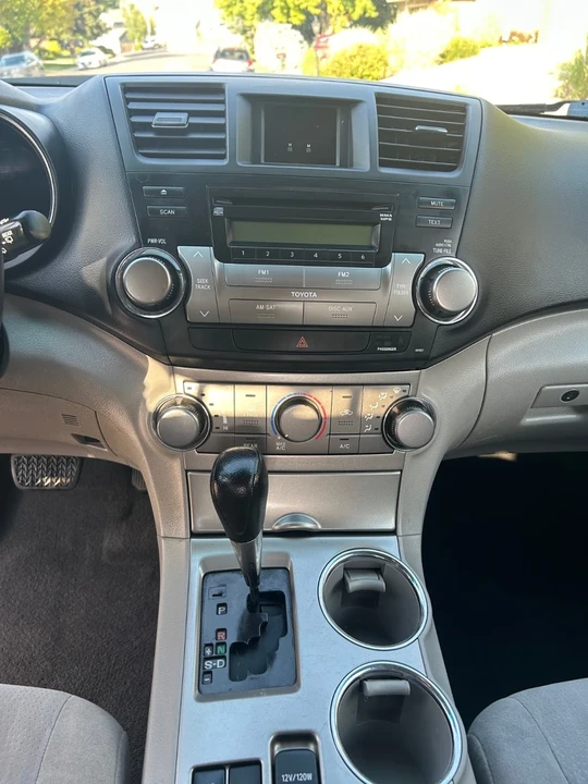 2011 Toyota Highlander - Image 15 of 18