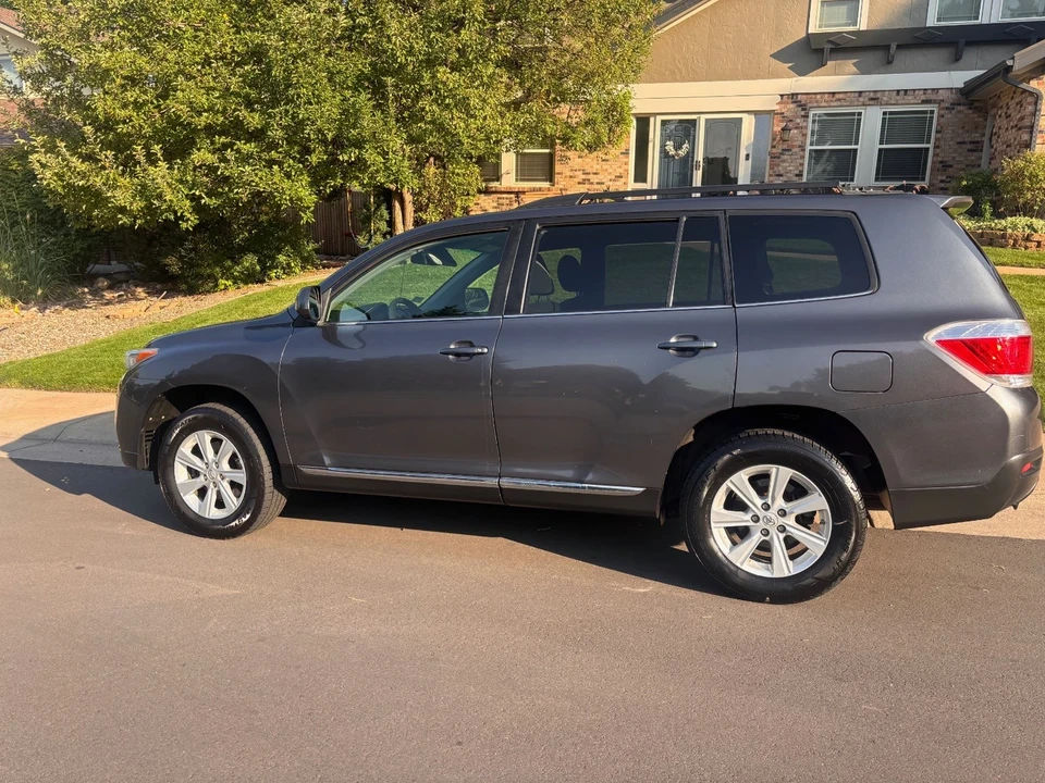 2011 Toyota Highlander - Image 16 of 18
