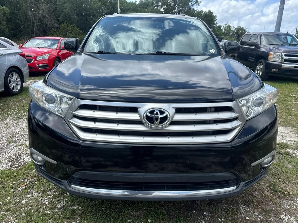 2011 Toyota Highlander - Image 2 of 9