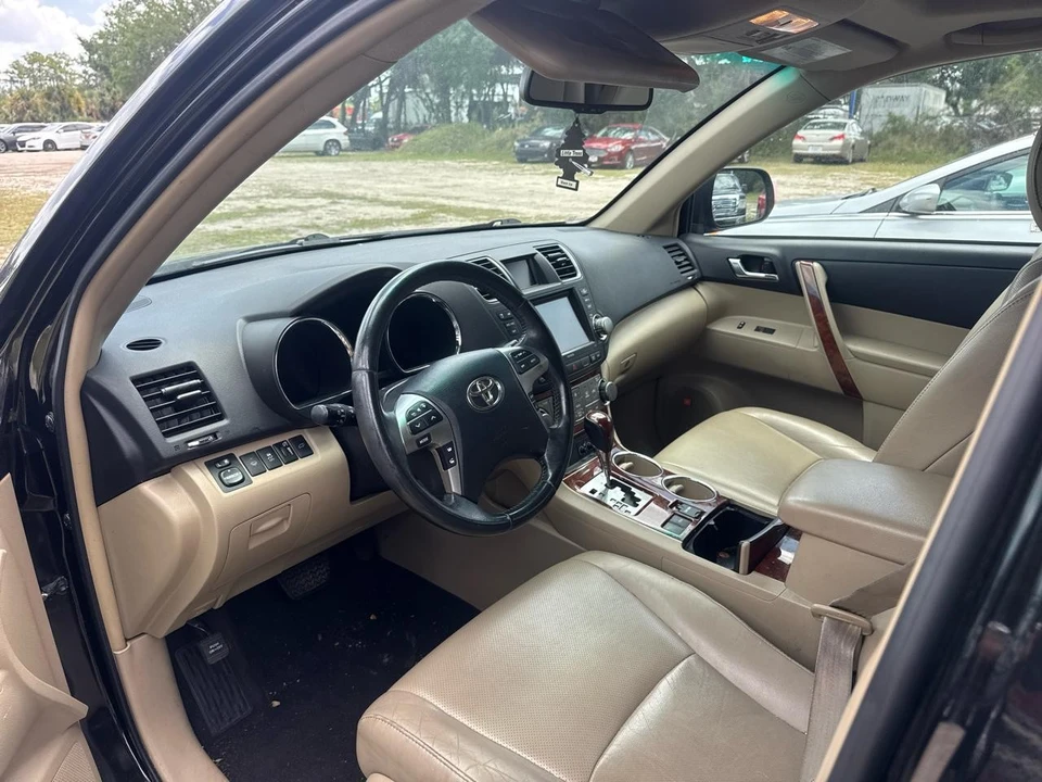 2011 Toyota Highlander - Image 7 of 9