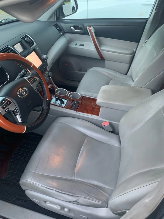 2011 Toyota Highlander - Image 10 of 15
