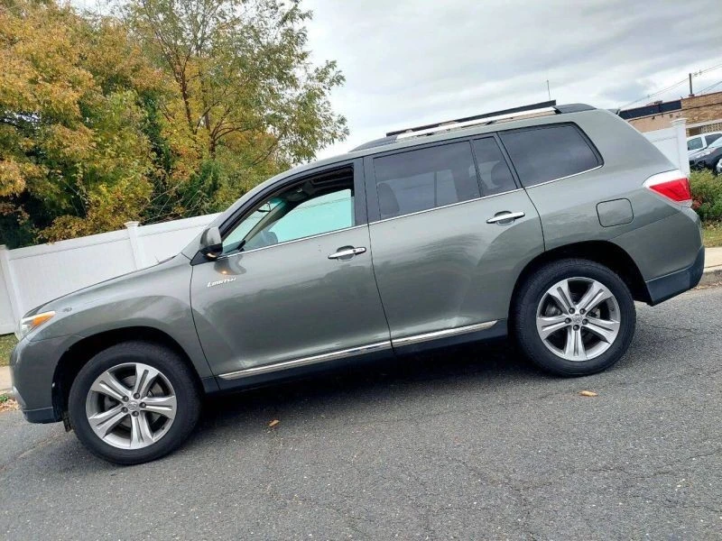 2011 Toyota Highlander - Image 10 of 12