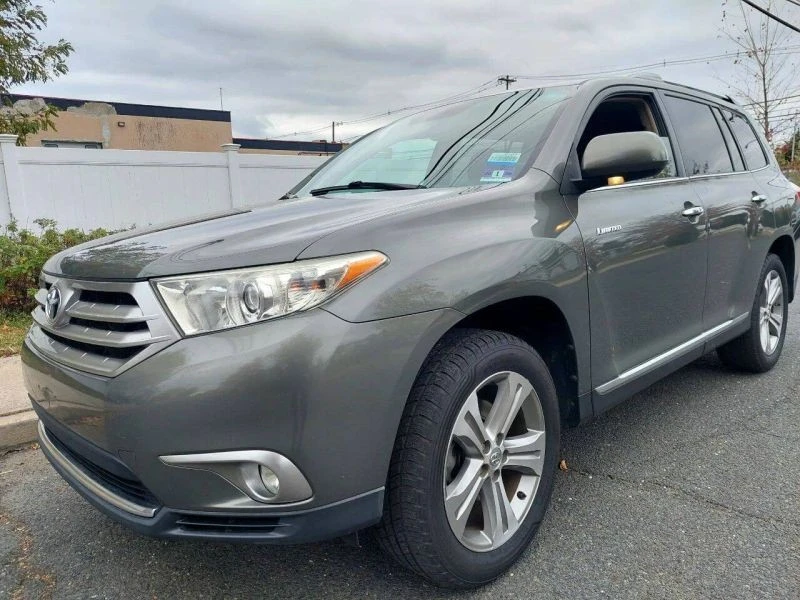 2011 Toyota Highlander - Image 2 of 12
