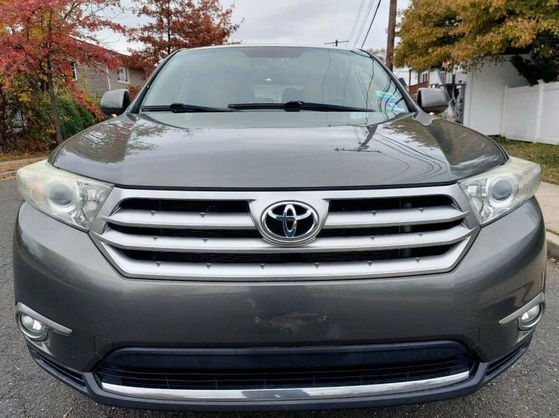 2011 Toyota Highlander - Image 3 of 12