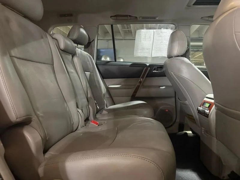 2011 Toyota Highlander - Image 11 of 12