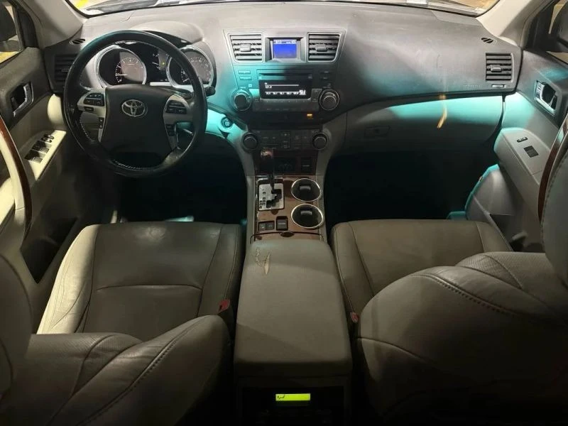 2011 Toyota Highlander - Image 8 of 12