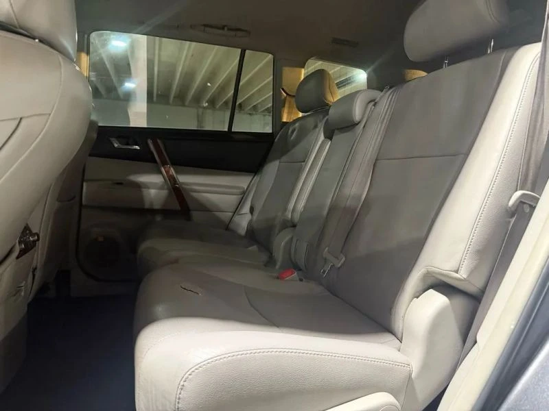 2011 Toyota Highlander - Image 12 of 12