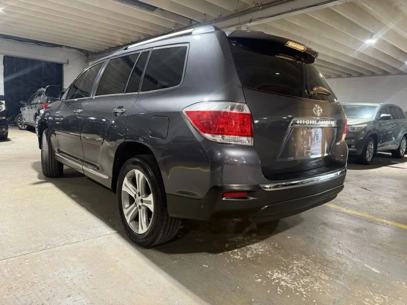 2011 Toyota Highlander - Image 3 of 12