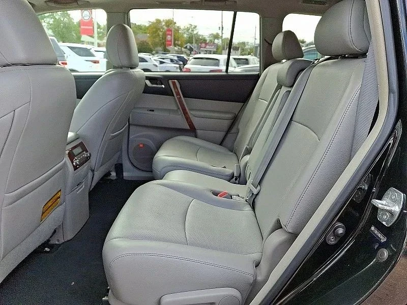 2011 Toyota Highlander - Image 10 of 12