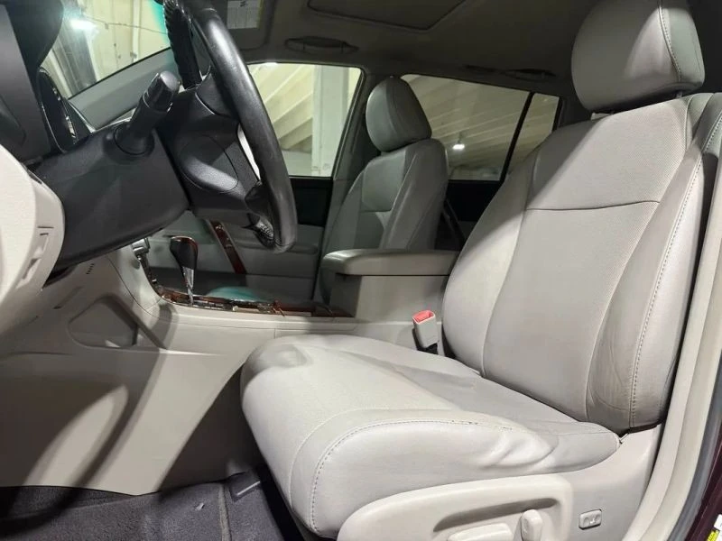 2011 Toyota Highlander - Image 10 of 12