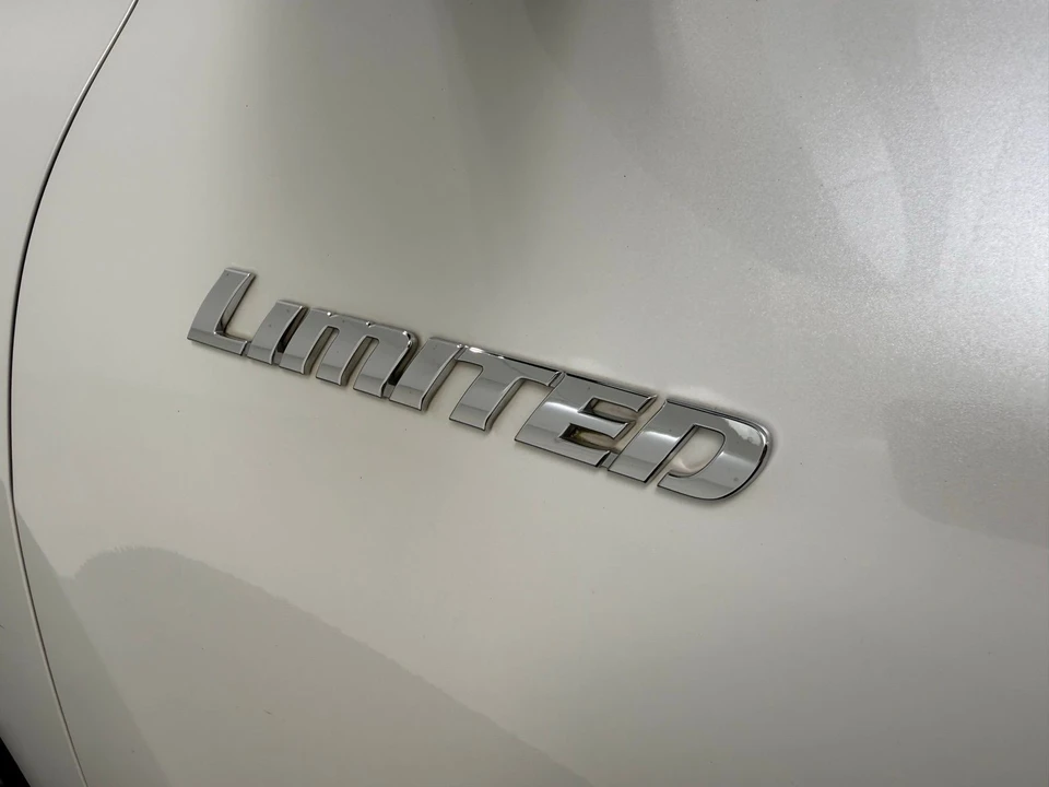 2011 Toyota Highlander - Image 19 of 21