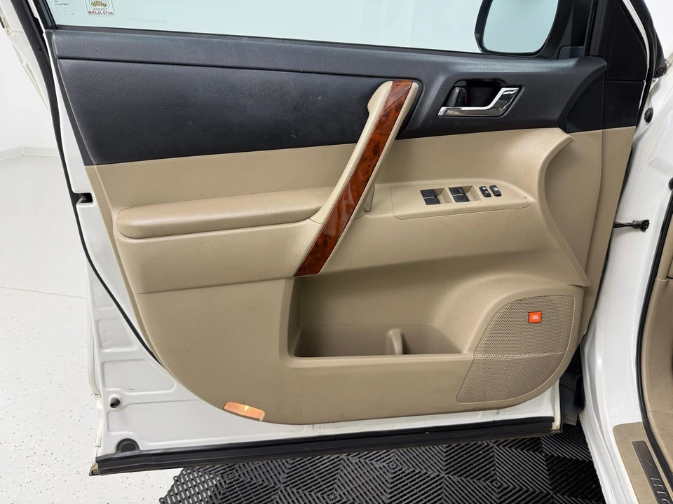 2011 Toyota Highlander - Image 21 of 21