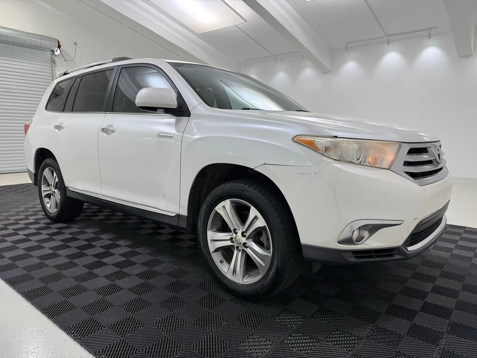 2011 Toyota Highlander - Image 11 of 21