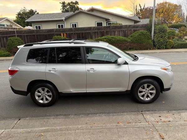 2011 Toyota Highlander - Image 8 of 21
