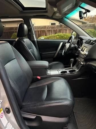 2011 Toyota Highlander - Image 10 of 21