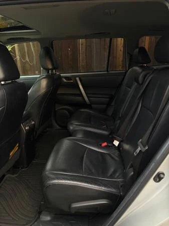 2011 Toyota Highlander - Image 12 of 21