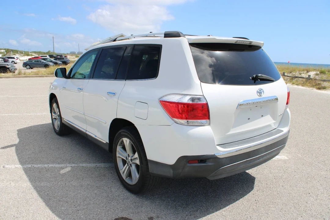 2011 Toyota Highlander - Image 8 of 21