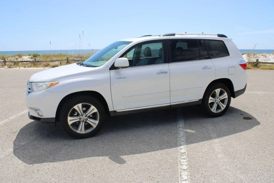 2011 Toyota Highlander - Image 3 of 21