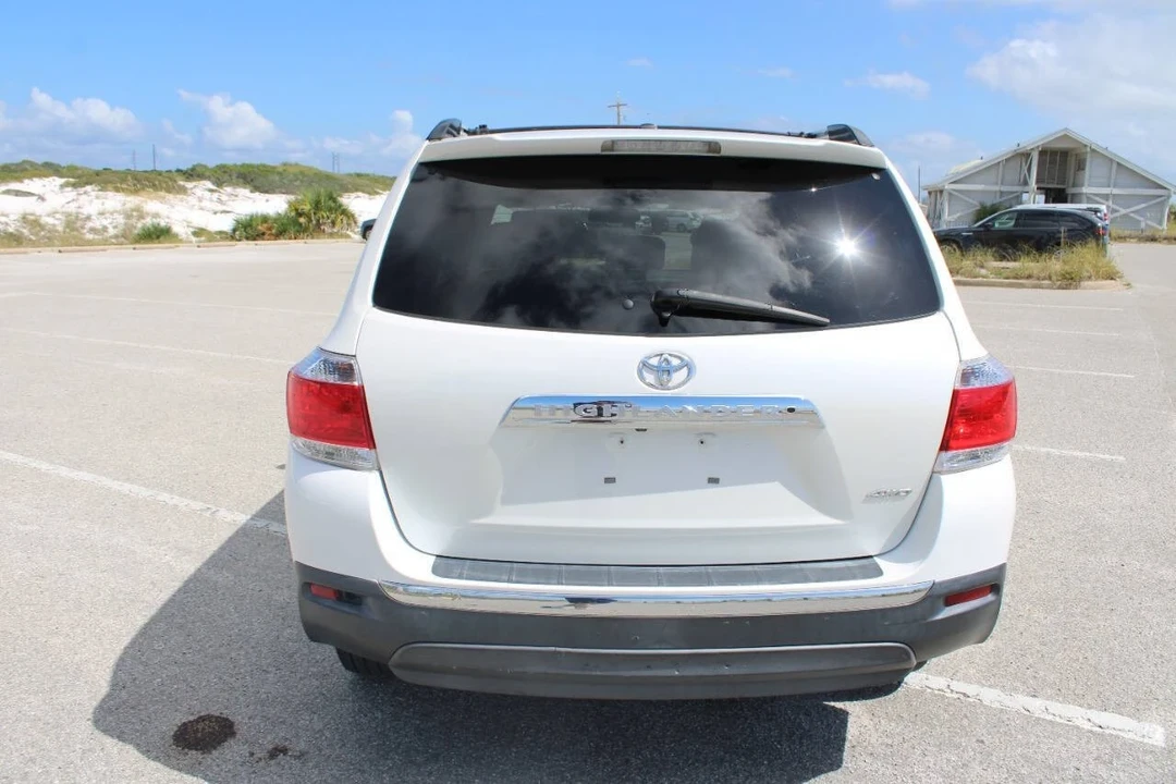 2011 Toyota Highlander - Image 10 of 21
