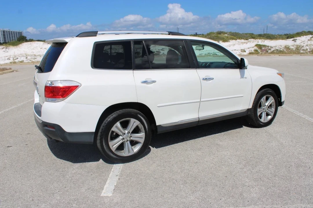 2011 Toyota Highlander - Image 14 of 21