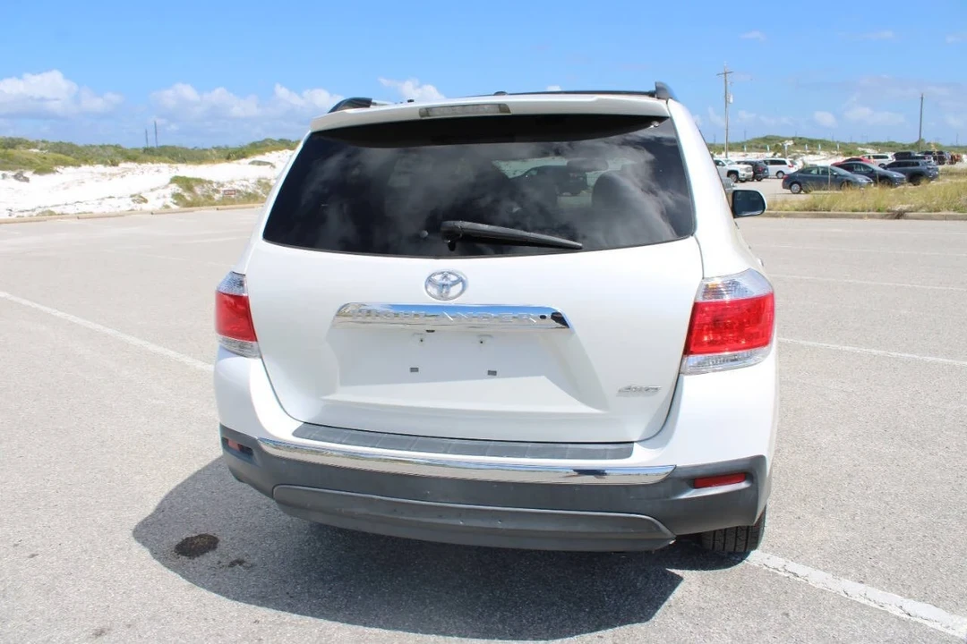 2011 Toyota Highlander - Image 11 of 21