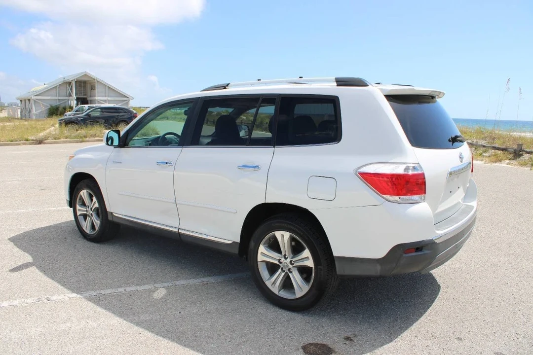 2011 Toyota Highlander - Image 7 of 21