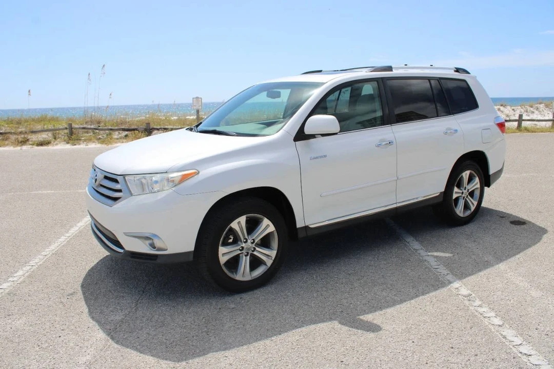 2011 Toyota Highlander - Image 2 of 21