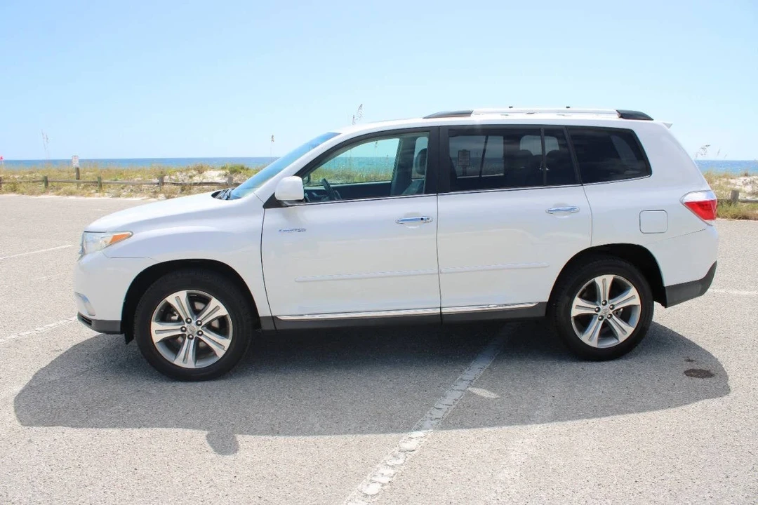 2011 Toyota Highlander - Image 4 of 21