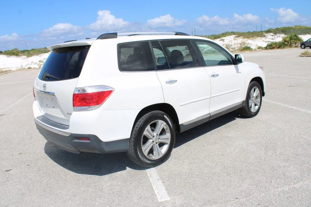 2011 Toyota Highlander - Image 13 of 21