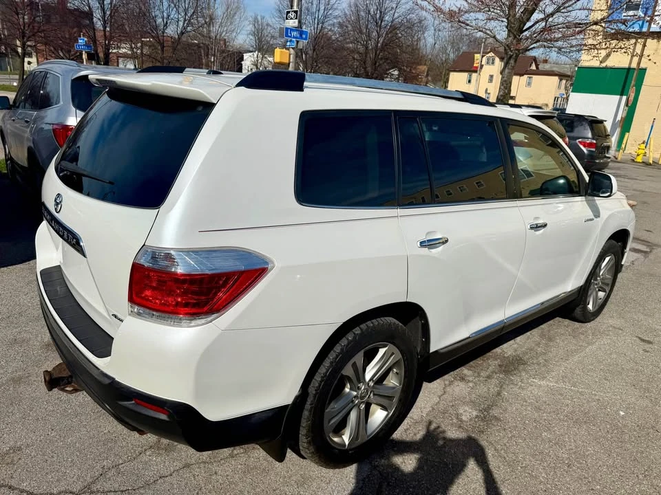 2011 Toyota Highlander - Image 5 of 8