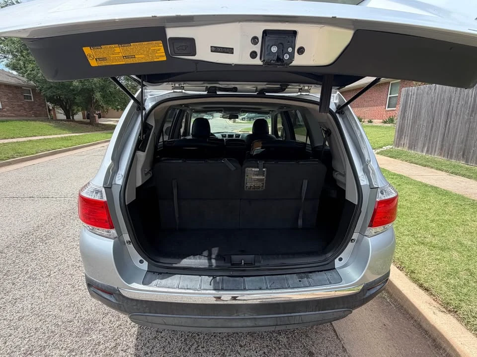 2011 Toyota Highlander - Image 9 of 17
