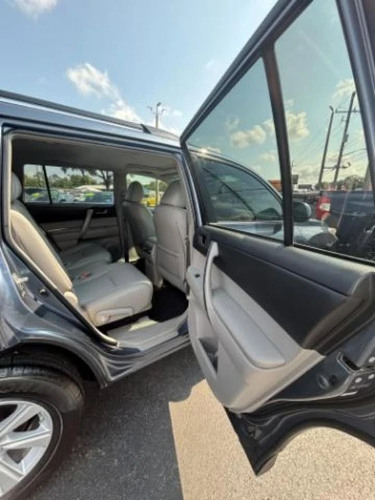 2011 Toyota Highlander - Image 9 of 14