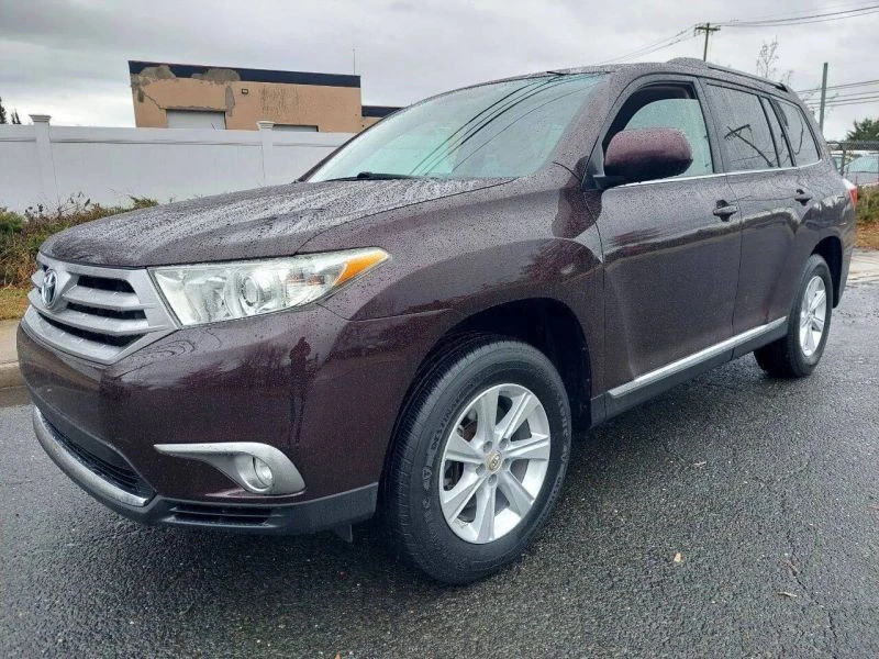 2011 Toyota Highlander - Image 2 of 12