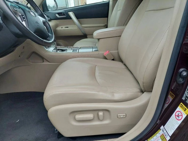 2011 Toyota Highlander - Image 8 of 12