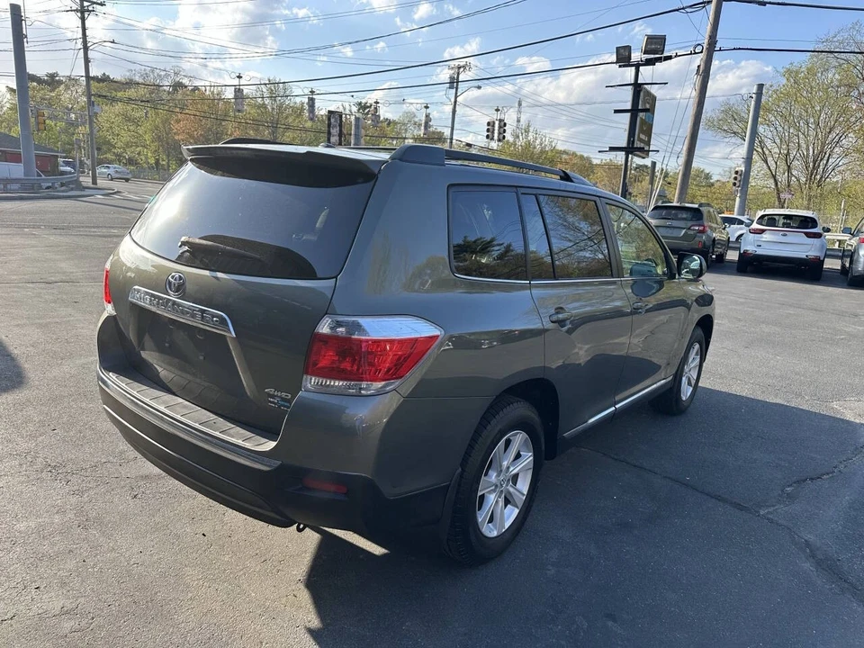 2011 Toyota Highlander - Image 7 of 21