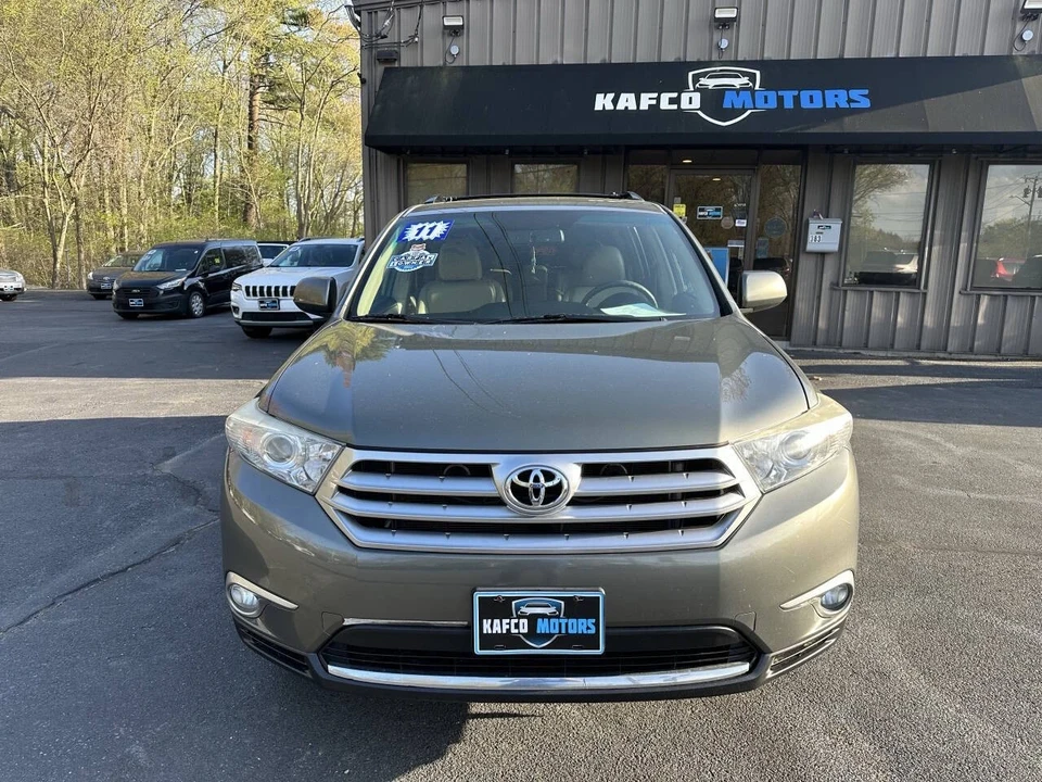 2011 Toyota Highlander - Image 2 of 21