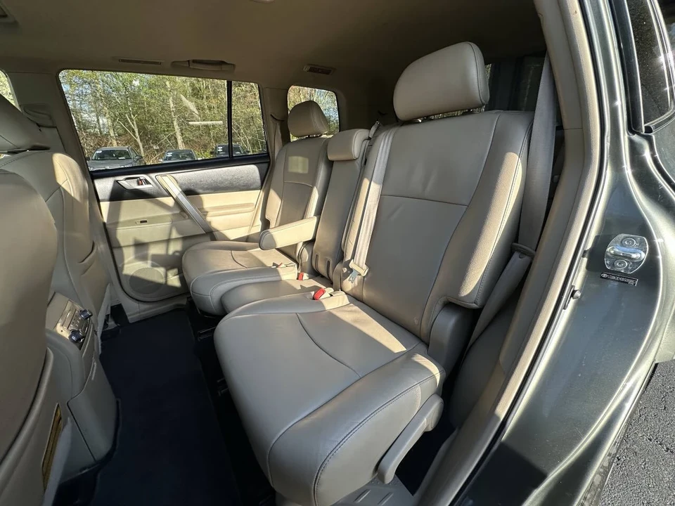 2011 Toyota Highlander - Image 14 of 21