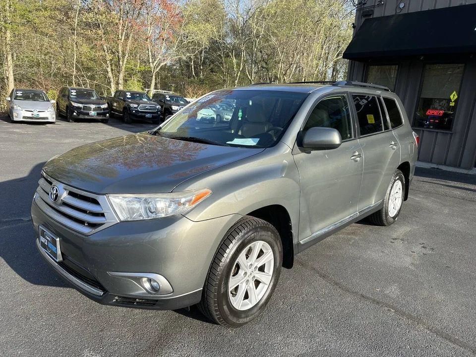 2011 Toyota Highlander - Image 3 of 21