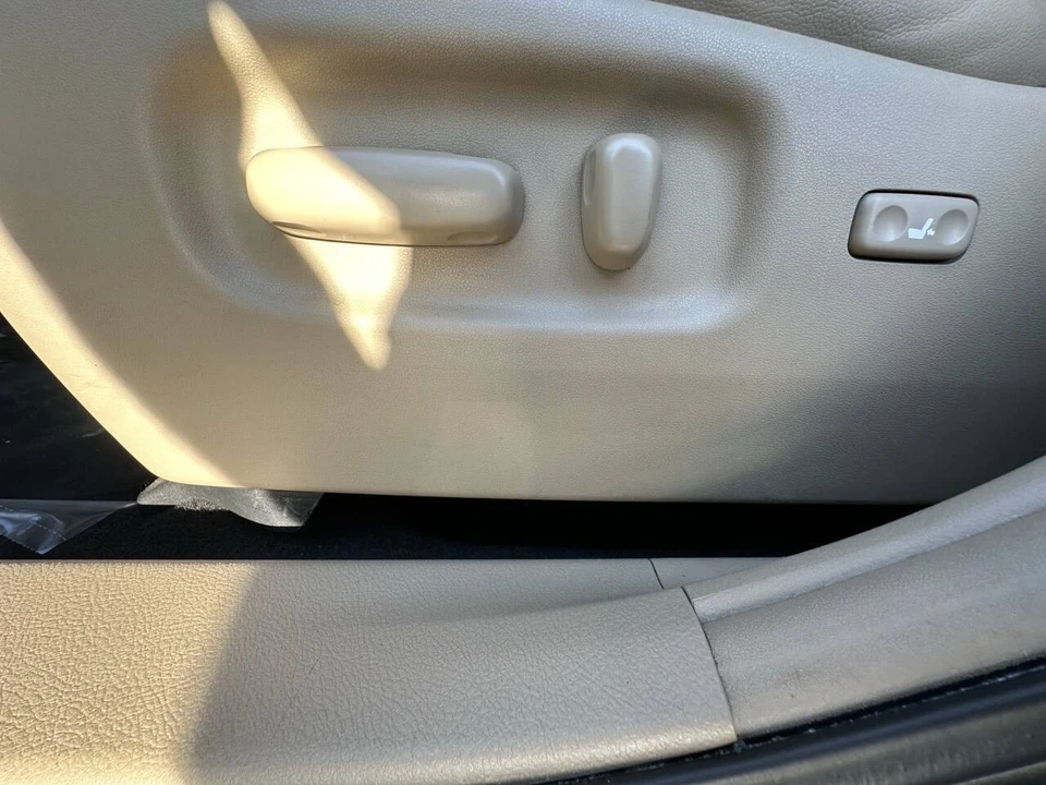 2011 Toyota Highlander - Image 9 of 21