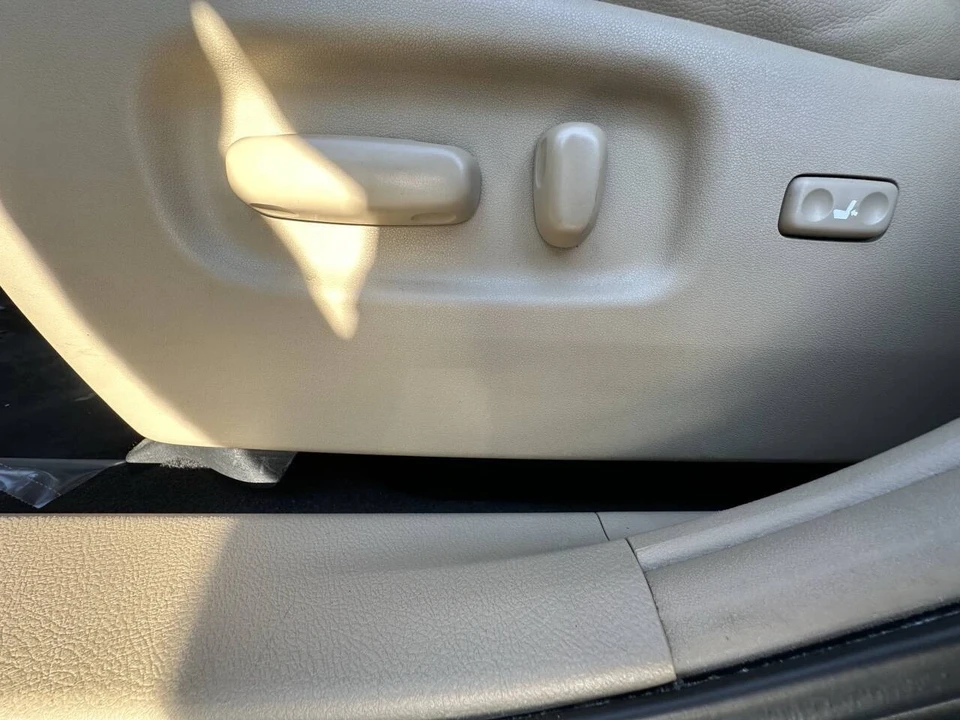 2011 Toyota Highlander - Image 9 of 21