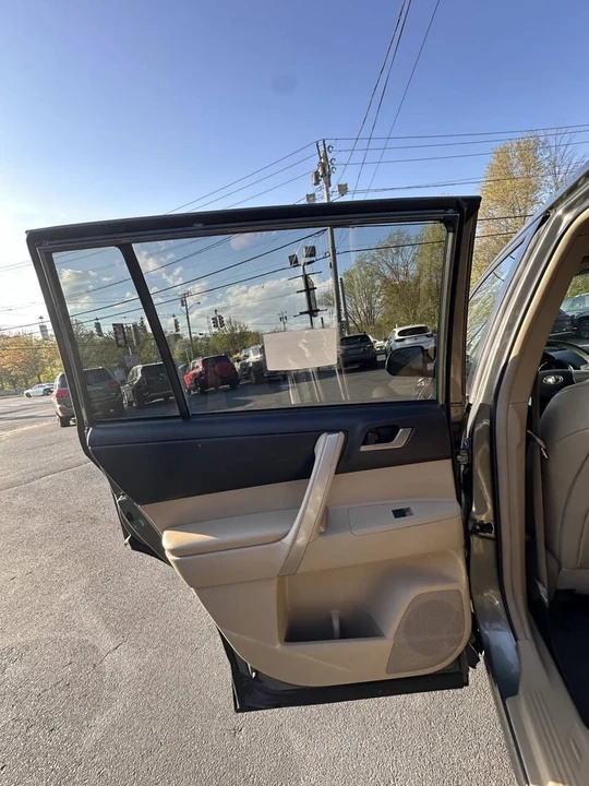 2011 Toyota Highlander - Image 18 of 21