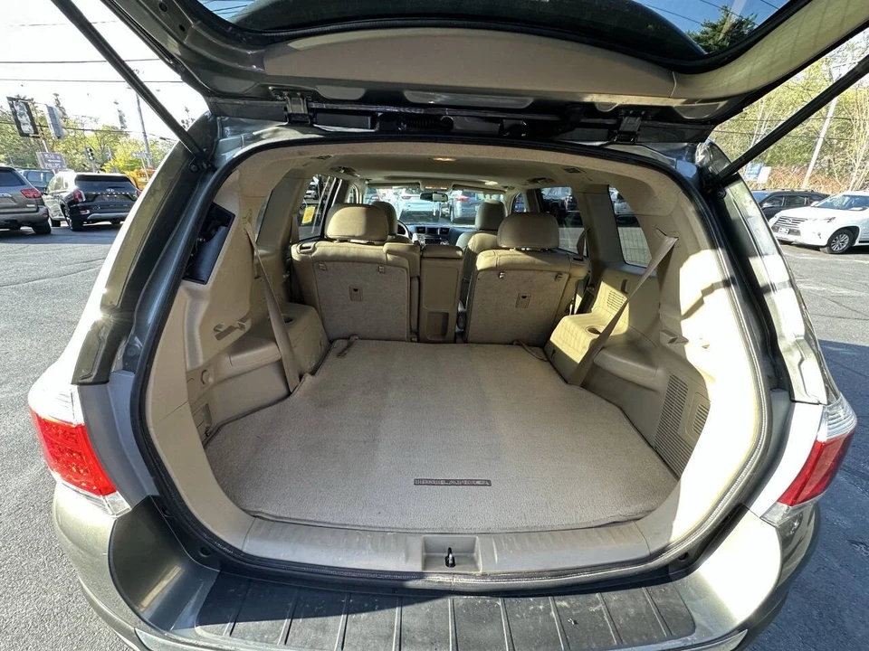 2011 Toyota Highlander - Image 20 of 21