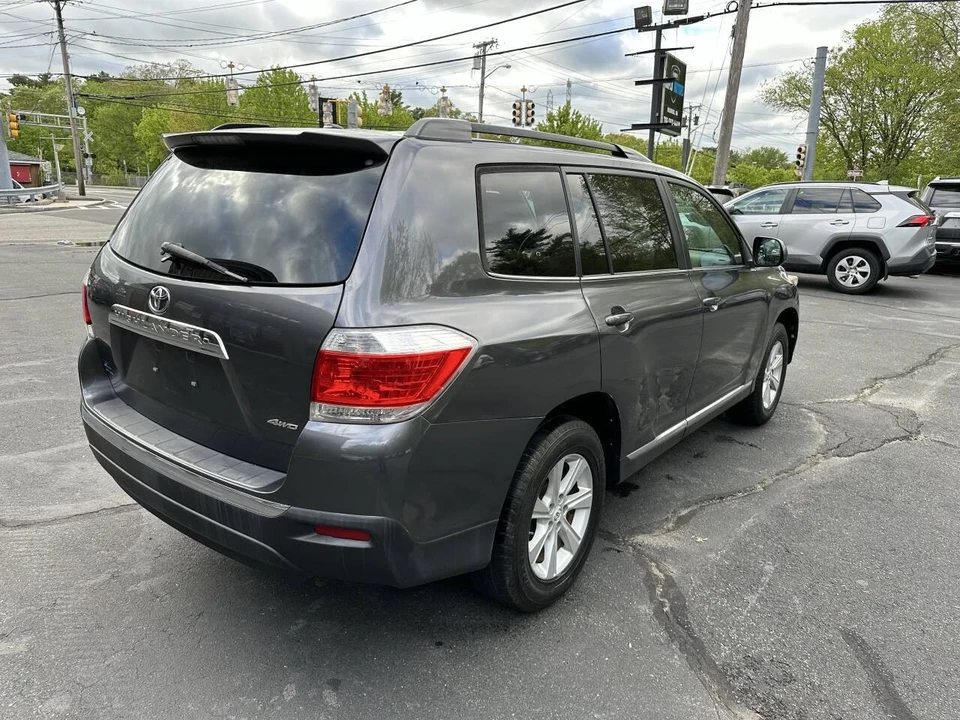 2011 Toyota Highlander - Image 7 of 21
