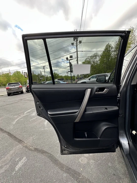 2011 Toyota Highlander - Image 14 of 21