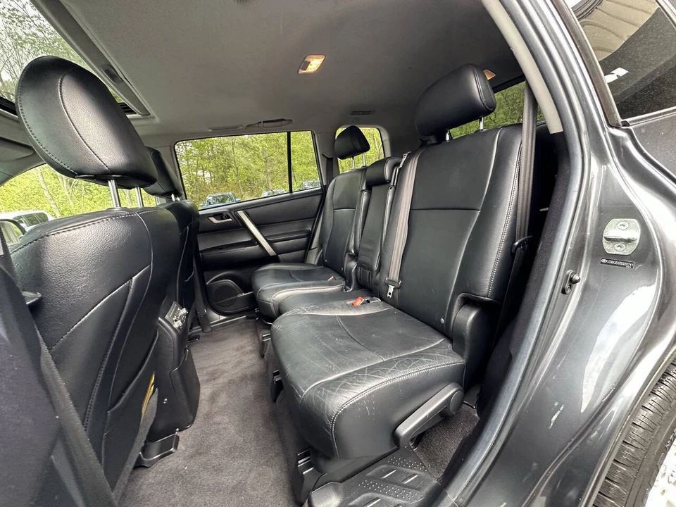 2011 Toyota Highlander - Image 14 of 21