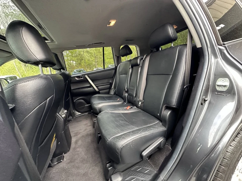 2011 Toyota Highlander - Image 15 of 21