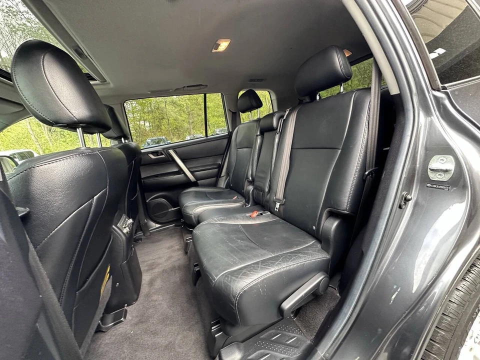2011 Toyota Highlander - Image 15 of 21