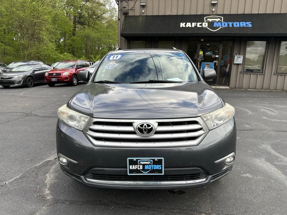 2011 Toyota Highlander - Image 2 of 21