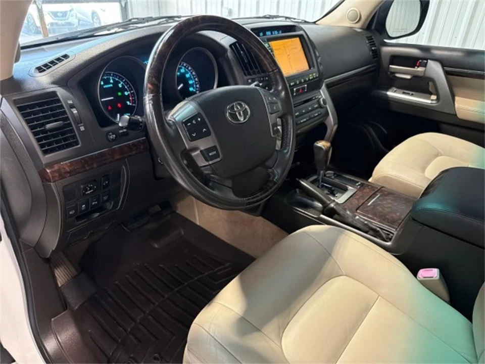 2011 Toyota J200 Land Cruiser - Image 8 of 31